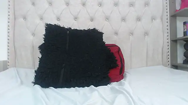 Abril Squirt online show from March 4, 9:43 pm