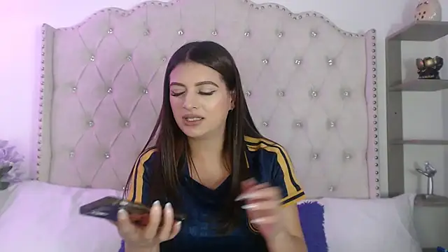 Abril Squirt online show from June 17, 10:43 pm