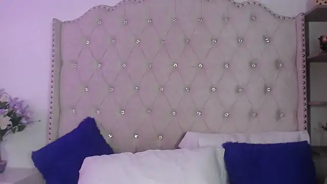 Abril Squirt online show from July 30, 9:36 pm