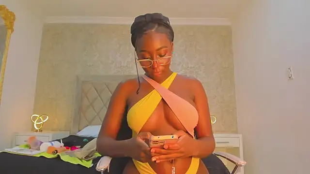 agnessBailey  online show from February 3, 11:15 pm