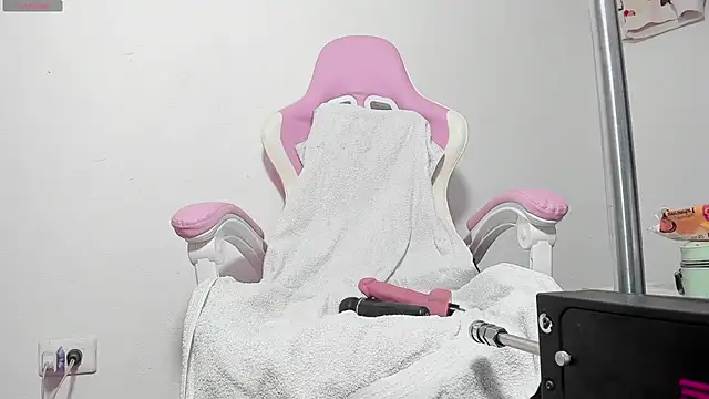 blondeb201 online show from March 18, 1:53 am