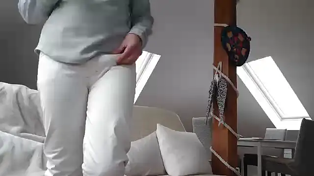 maxmueller321 online show from December 4, 9:40 am