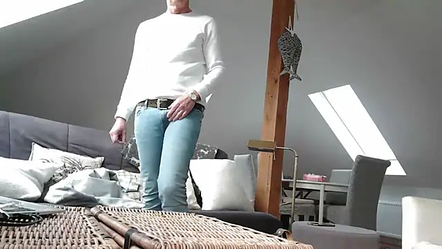 Snapshot of maxmueller321 chatting on April 16, 7:42 am maxmueller321 online show from April 16, 7:42 am