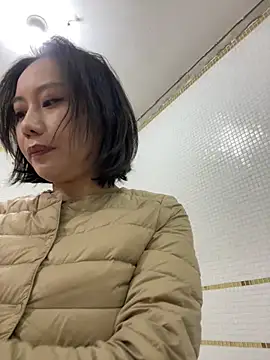 Snapshot of Eliza-E chatting on March 10, 1:43 am Eliza-E online show from March 10, 1:43 am