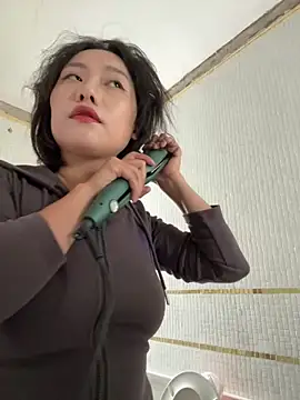 Snapshot of Eliza-E chatting on March 12, 3:34 am Eliza-E online show from March 12, 3:34 am