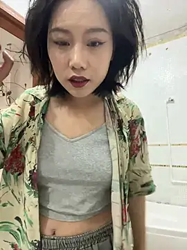 Snapshot of Eliza-E chatting on March 21, 12:59 am Eliza-E online show from March 21, 12:59 am