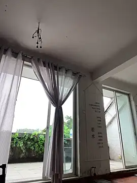 Snapshot of Eliza-E chatting on March 22, 3:21 am Eliza-E online show from March 22, 3:21 am