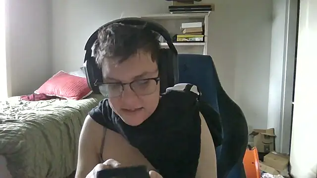 Snapshot of KaliSnow199623 chatting on January 8, 9:17 pm KaliSnow199623 online show from January 8, 9:17 pm