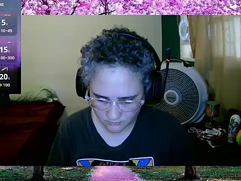 Snapshot of lolalicious_758 chatting on September 17, 6:20 pm lolalicious 758 online show from September 17, 6:20 pm