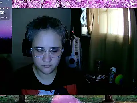 Snapshot of lolalicious_758 chatting on September 18, 1:46 pm lolalicious 758 online show from September 18, 1:46 pm