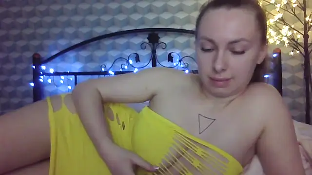 Snapshot of _Leslyy_Solo_1 chatting on February 8, 6:55 pm Leslyy Solo 1 online show from February 8, 6:55 pm