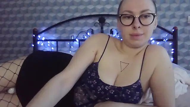 Snapshot of _Leslyy_Solo_1 chatting on February 17, 10:18 am Leslyy Solo 1 online show from February 17, 10:18 am