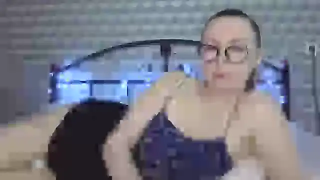 Snapshot of _Leslyy_Solo_1 chatting on February 17, 1:21 pm Leslyy Solo 1 online show from February 17, 1:21 pm