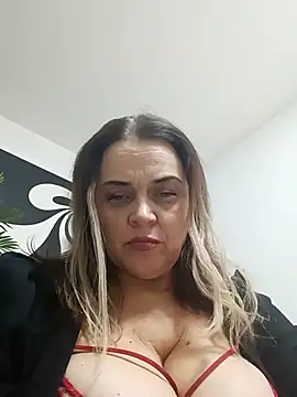 hugebobbs online show from February 3, 7:46 am