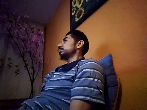 Snapshot of Angel_Coronel chatting on December 4, 10:46 am Angel Coronel online show from December 4, 10:46 am