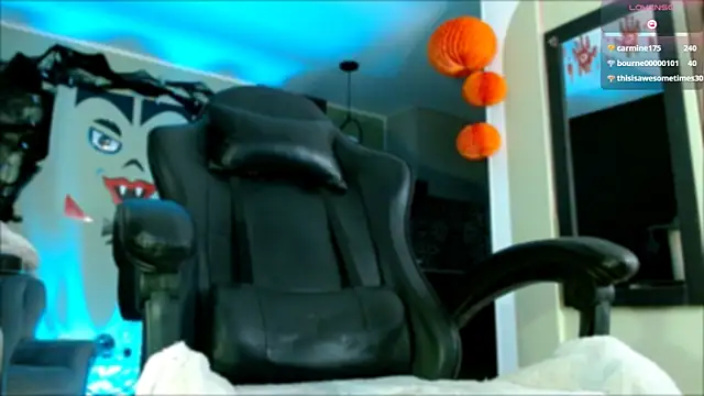 tevenwhiite online show from October 26, 5:13 am