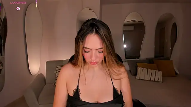 Snapshot of BellaRose_X chatting on February 15, 7:51 am BellaRose X online show from February 15, 7:51 am