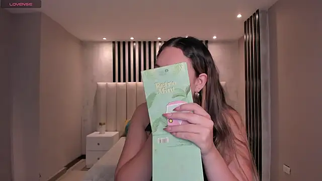 Snapshot of BellaRose_X chatting on March 29, 4:34 am BellaRose X online show from March 29, 4:34 am