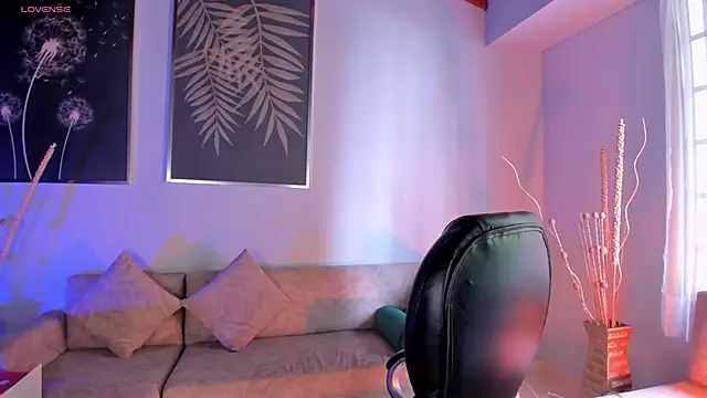 ViolettHansson online show from December 15, 7:40 pm