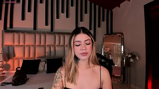 ViolettHansson online show from February 18, 6:04 pm