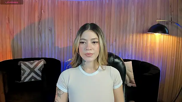 ViolettHansson online show from March 13, 6:25 pm