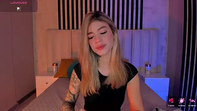 ViolettHansson online show from June 17, 10:39 am