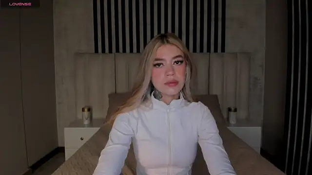 ViolettHansson online show from July 29, 10:57 am