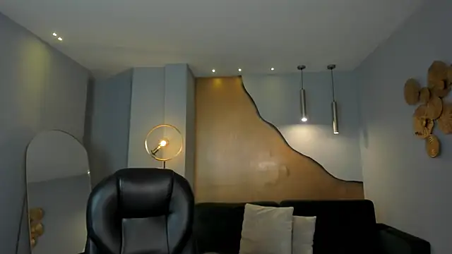 AliceHarper  online show from October 14, 7:14 pm