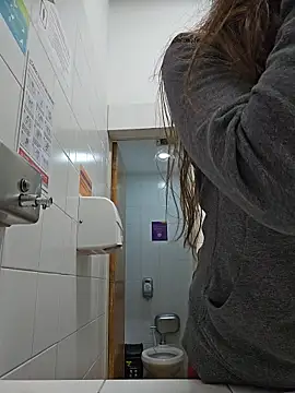 Snapshot of mmmVirginia chatting on October 25, 3:40 pm mmmVirginia online show from October 25, 3:40 pm