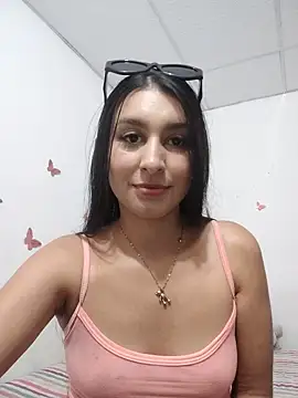 Alyson0001 online show from July 4, 7:53 pm