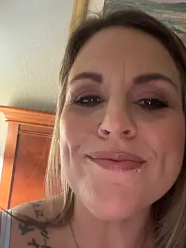 Snapshot of misssWet chatting on February 25, 7:01 pm misssWet online show from February 25, 7:01 pm