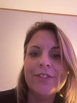 Snapshot of misssWet chatting on March 6, 9:17 am misssWet online show from March 6, 9:17 am