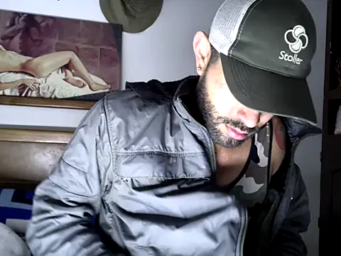 hideonbush051 online show from September 26, 11:58 am