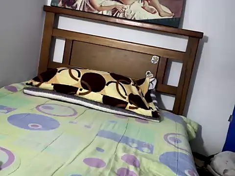 hideonbush051 online show from December 1, 4:34 pm