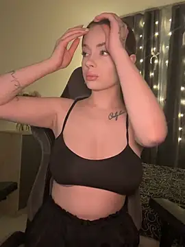  MayShy  online show from December 18, 8:25 pm