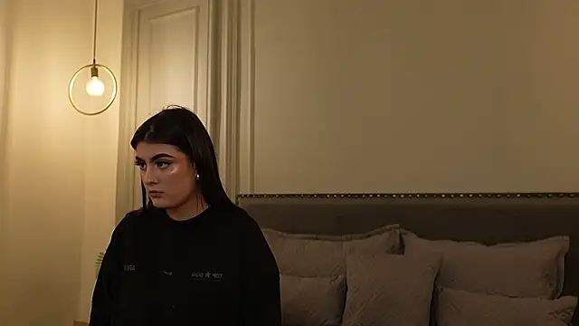 IrisBaker online show from October 6, 10:18 pm