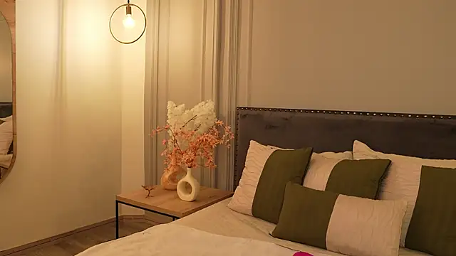 IrisBaker online show from March 19, 10:03 pm