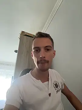 Snapshot of elatus0206 chatting on October 26, 10:43 am elatus0206 online show from October 26, 10:43 am