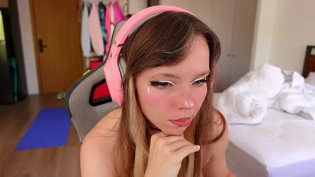 Snapshot of Ayra_Lust chatting on February 20, 7:03 pm Ayra Lust online show from February 20, 7:03 pm