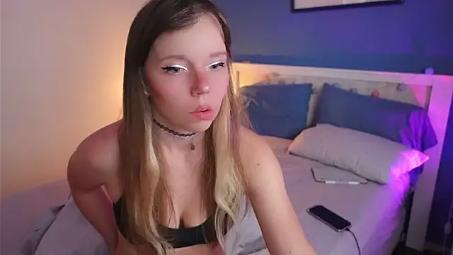 Snapshot of Ayra_Lust chatting on April 4, 7:00 pm Ayra Lust online show from April 4, 7:00 pm