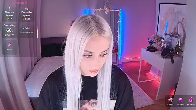 LoryWood online show from October 9, 2:37 pm