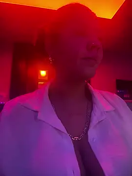 Snapshot of andreinitahg chatting on December 19, 11:03 pm andreinitahg online show from December 19, 11:03 pm