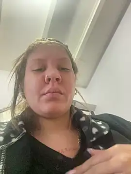 Snapshot of andreinitahg chatting on December 29, 6:05 pm andreinitahg online show from December 29, 6:05 pm