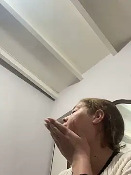 Snapshot of andreinitahg chatting on January 11, 11:46 pm andreinitahg online show from January 11, 11:46 pm