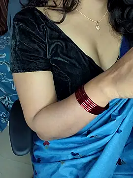 Snapshot of Tanvi-patil chatting on January 2, 6:07 am Tanvi-patil online show from January 2, 6:07 am