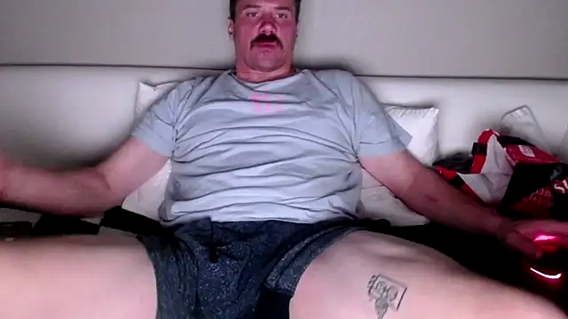 Snapshot of steelwood303 chatting on October 25, 6:10 am steelwood303 online show from October 25, 6:10 am