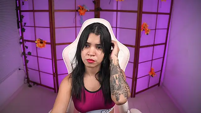 its lola24 online show from October 1, 12:38 am