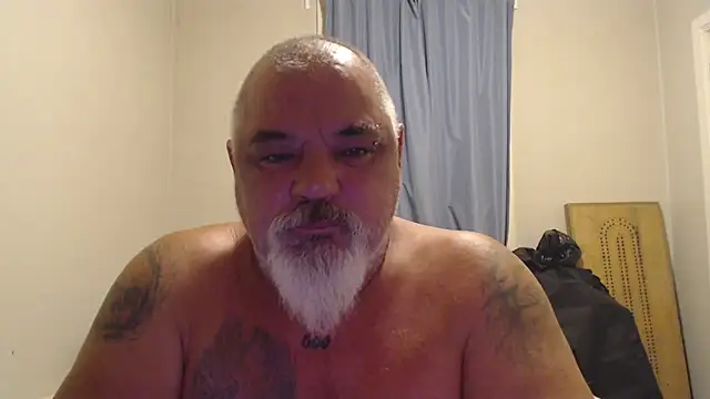 Newfiesausage1972 online show from October 3, 7:27 am