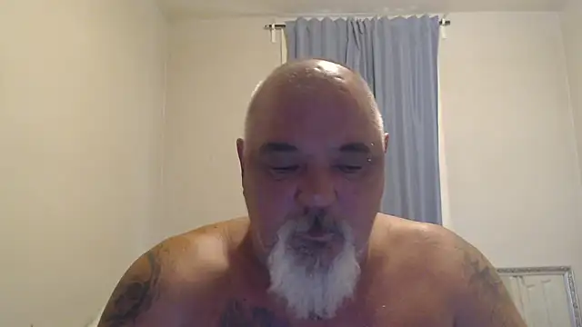 Newfiesausage1972 online show from October 22, 2:50 pm