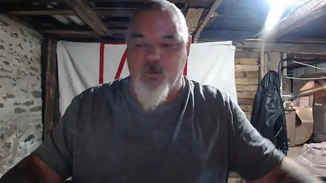 Newfiesausage1972 online show from November 18, 9:14 am